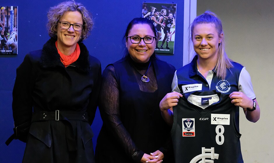 191305_VFLWH.jpg Courteney Bromage receives her jumper (Photo by Frankie Drago) - Carlton,Carlton Blues,Ikon Park,Darcy Vescio